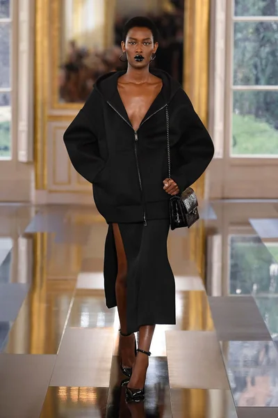 Look 11